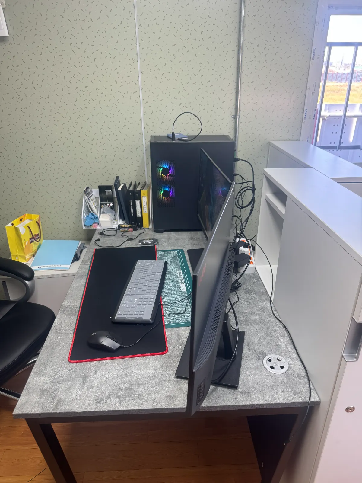 사무실 PC 설치도 빠르게 끝났습니다