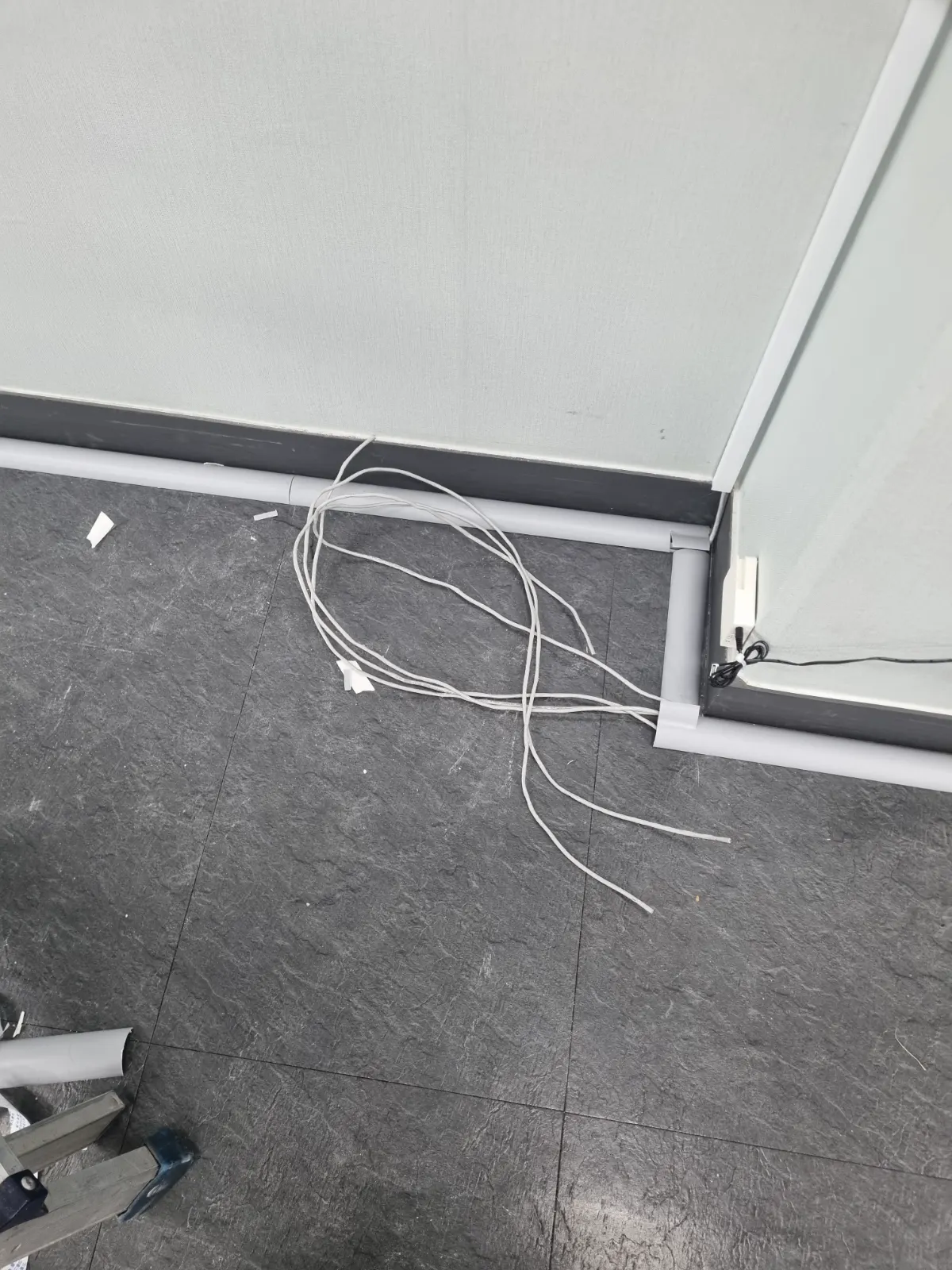 사무실 바닥 랜선작업